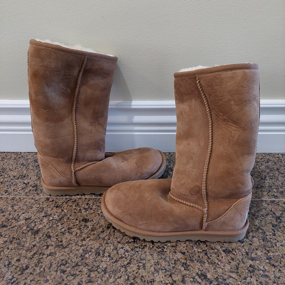 UGG Women's Winter Boots Size 6 US - Picture 3 of 8